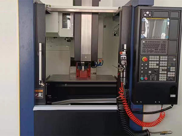 Realistic display of equipment in the mold department